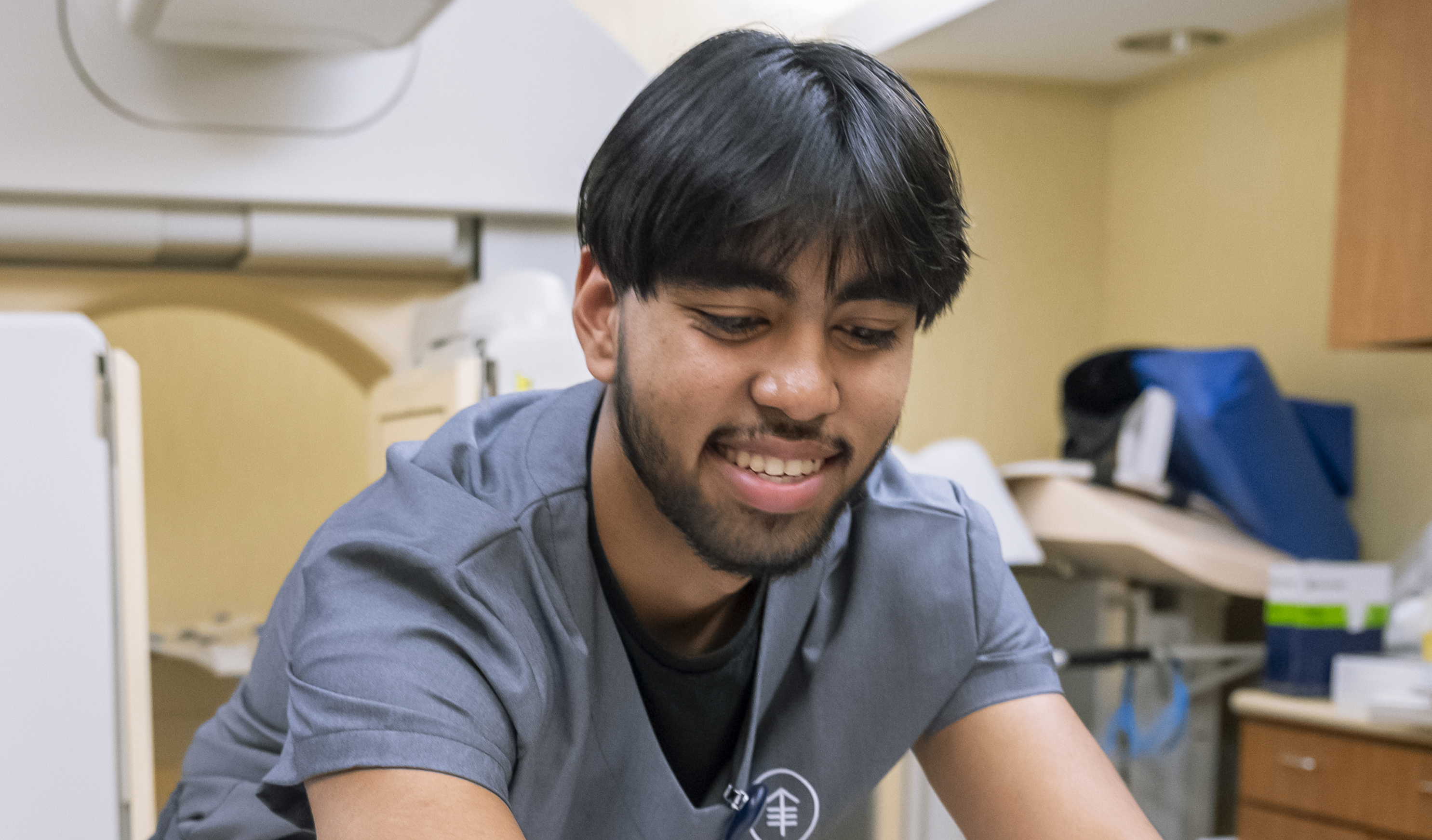 apprentice-240411-060_rt_crop