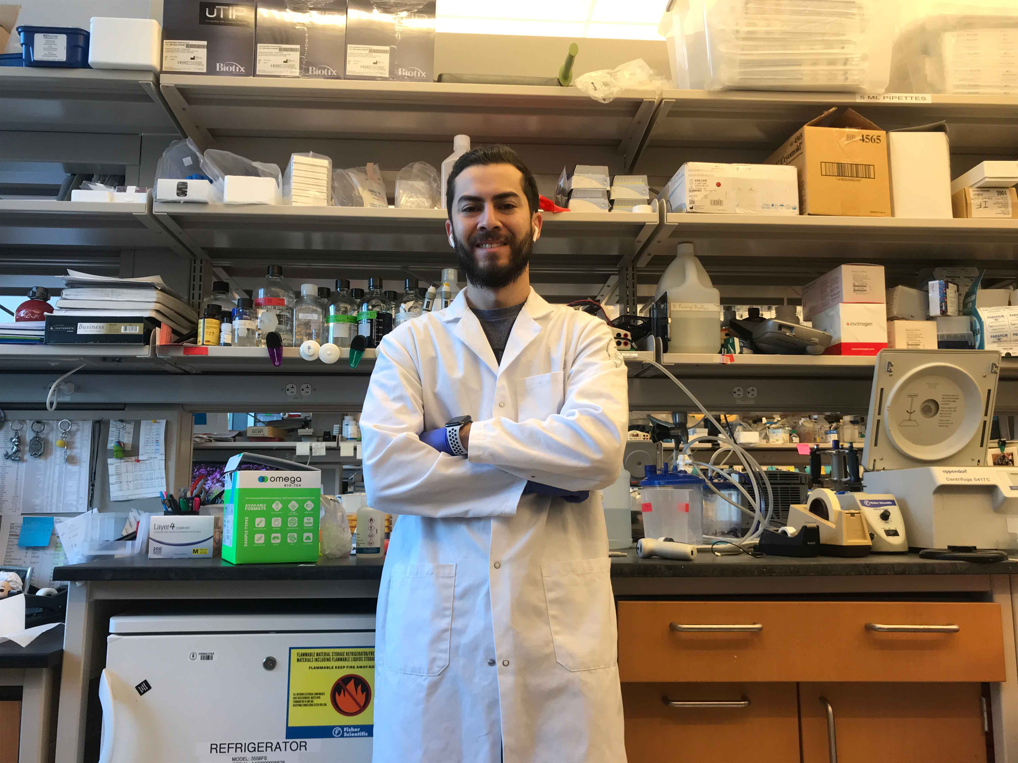 Image of Miguel Miranda-Román in lab coat